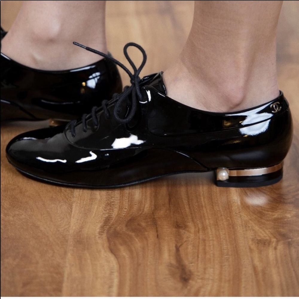✨✨Authentic Chanel patent leather oxford flats